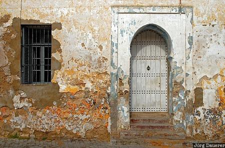 Doukkala-Abda, El Jadida, Morocco, Africa, Cité Portugaise, crumbling plaster, door