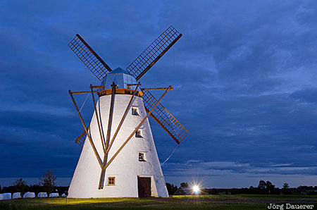 EST, Estonia, Lääne-Viru, Vihula, blue hour, evening light, flood-lit, Laeaene-Viru