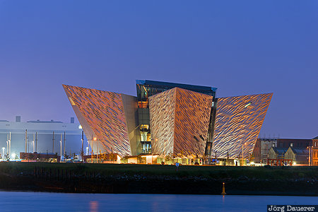 Belfast, GBR, Northern Ireland, Sydenham, United Kingdom, blue hour, evening light, Großbritannien, Vereinigtes Königreich, Grossbritannien, Vereinigtes Koenigreich