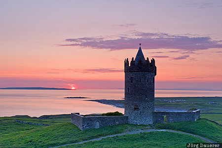 Republic of Ireland, IRL, Miltown Malbay, Clare, Doonagore Castle, sunset, evening light, Ireland, Irland