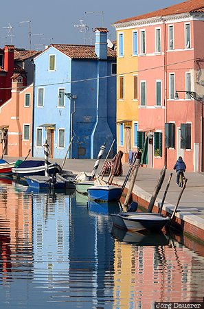 Colorful houses in Burano Burano, Giudecca Di Burano, ITA, Italy, Veneto, blue, blue sky, Venice, Italien, Italia