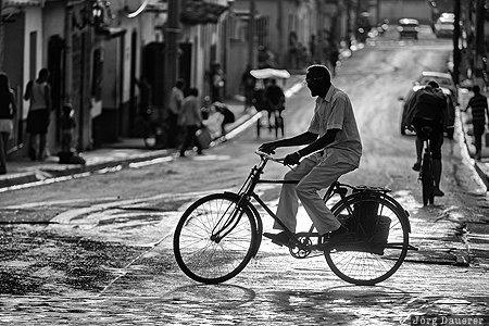 CUB, Cuba, Sancti Spíritus, Trinidad, back-lit, bicycle, evening light, Kuba, Sancti Spiritus